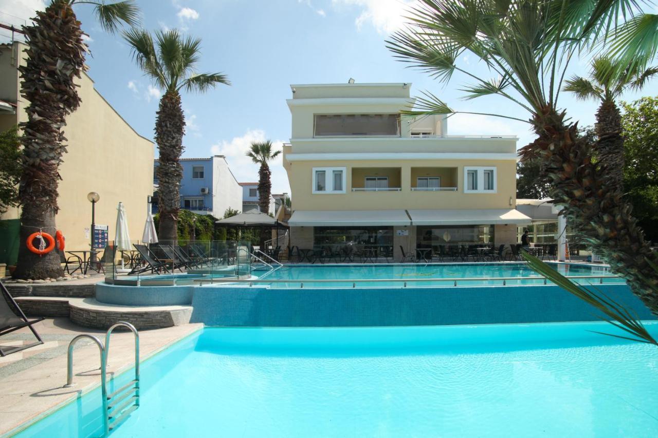 Naias Aparthotel 3*