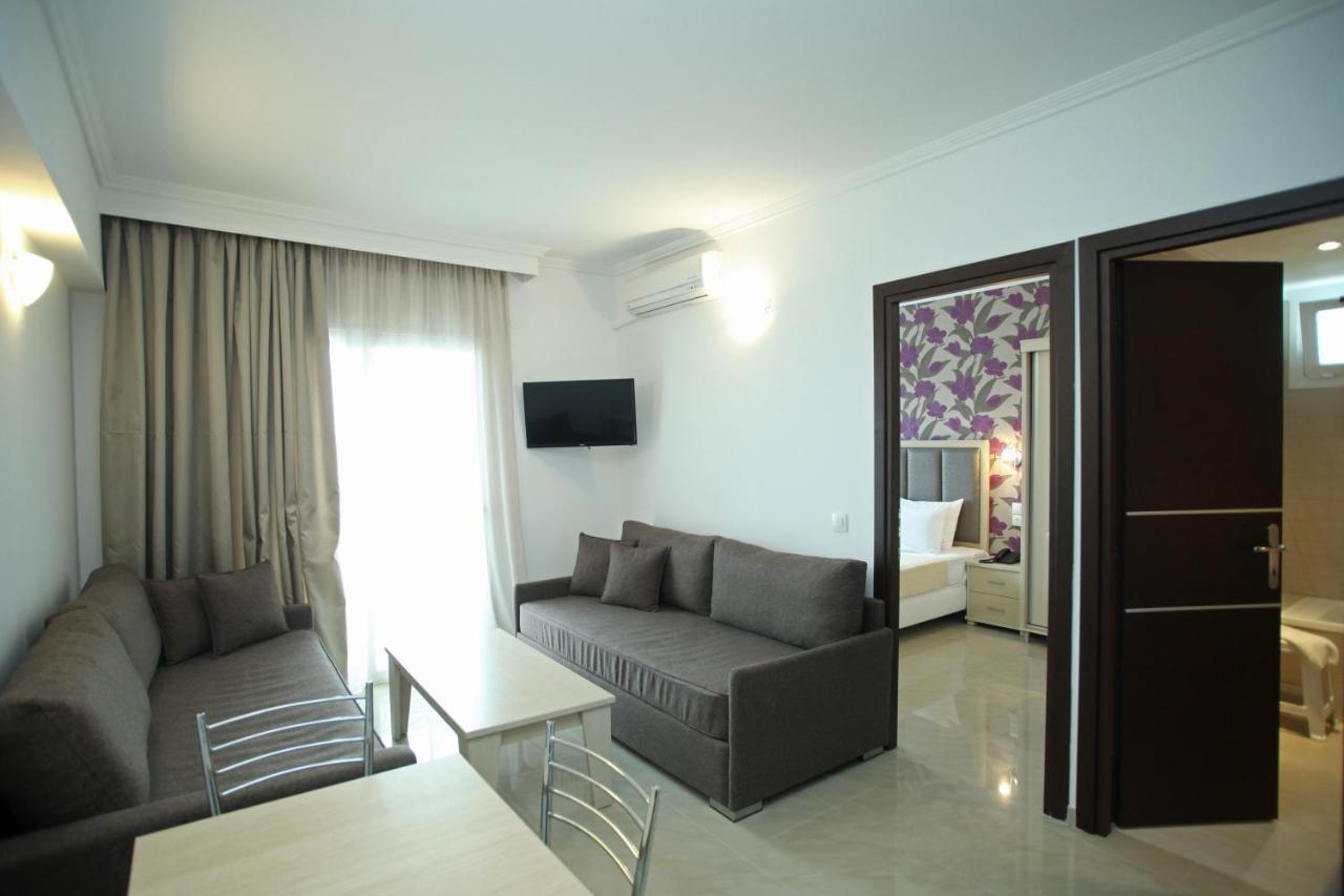 Aparthotel Naias